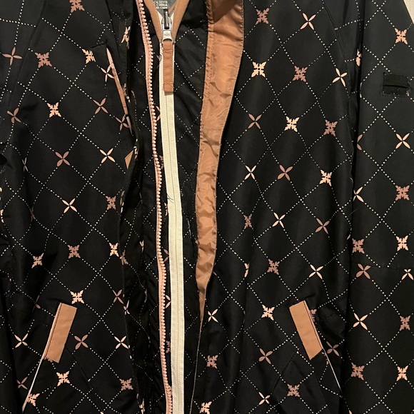 686 Brown Snowboarding Jacket with Tan and Cream Design - Picture 4 of 13